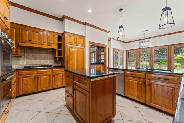 222 Shady Oaks Ct, Baton Rouge, LA 70810