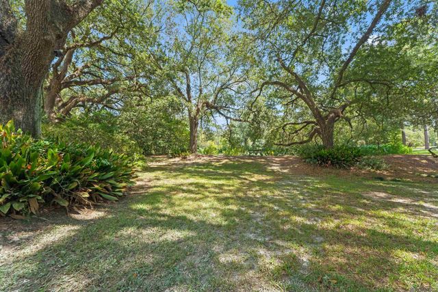 222 Shady Oaks Ct, Baton Rouge, LA 70810