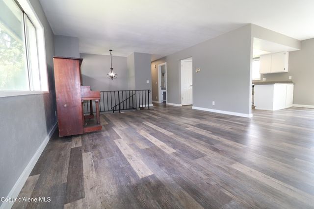 2210 W Rudolph Ct, Hayden, ID 83835