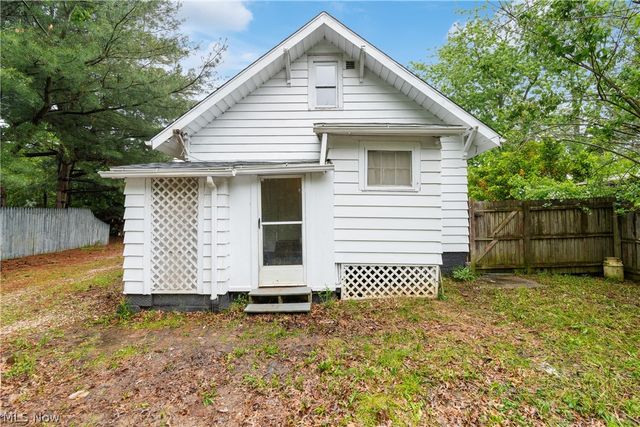 2371 Greensburg Road, Green, OH 44720