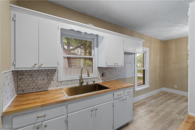 2371 Greensburg Road, Green, OH 44720