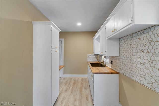 2371 Greensburg Road, Green, OH 44720