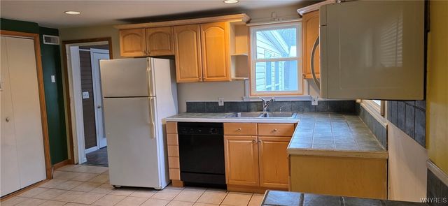 2749 Caledonia Street, Newfane, NY 14108