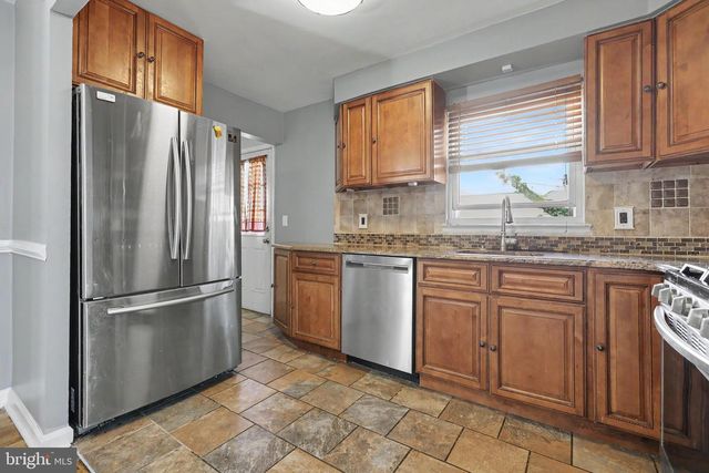 68 16TH AVE, Elmwood Park, NJ 07407