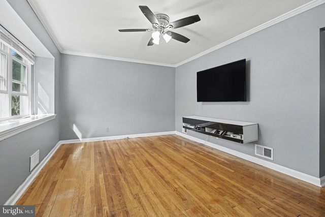 68 16TH AVE, Elmwood Park, NJ 07407
