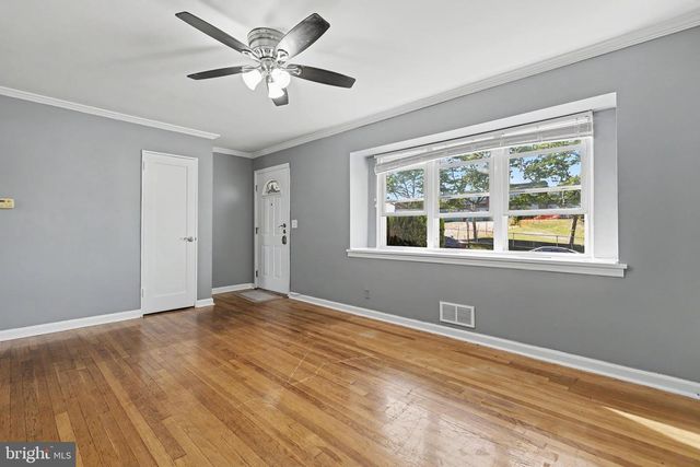 68 16TH AVE, Elmwood Park, NJ 07407