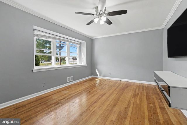68 16TH AVE, Elmwood Park, NJ 07407
