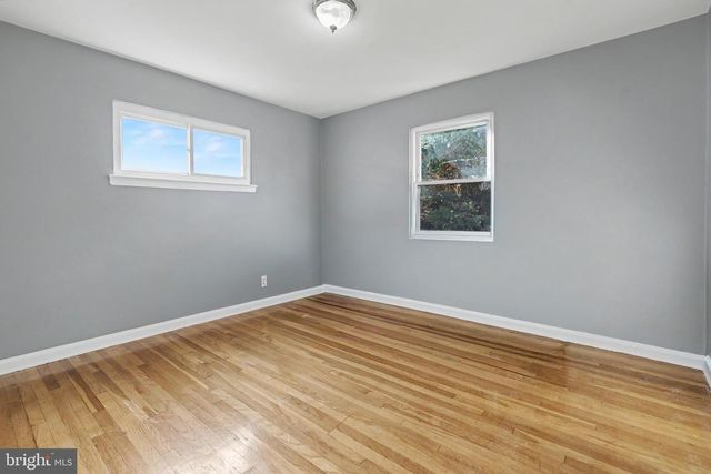 68 16TH AVE, Elmwood Park, NJ 07407