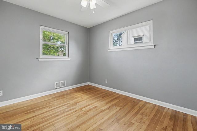 68 16TH AVE, Elmwood Park, NJ 07407