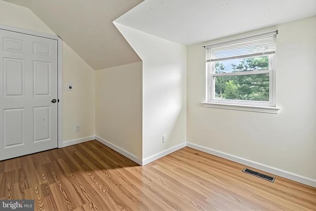 68 16TH AVE, Elmwood Park, NJ 07407