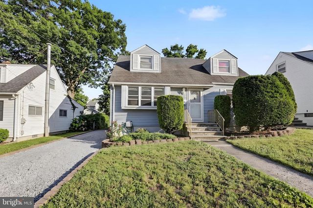68 16TH AVE, Elmwood Park, NJ 07407