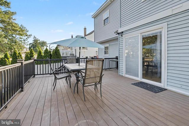 68 16TH AVE, Elmwood Park, NJ 07407
