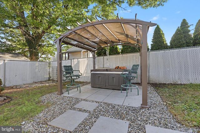 68 16TH AVE, Elmwood Park, NJ 07407