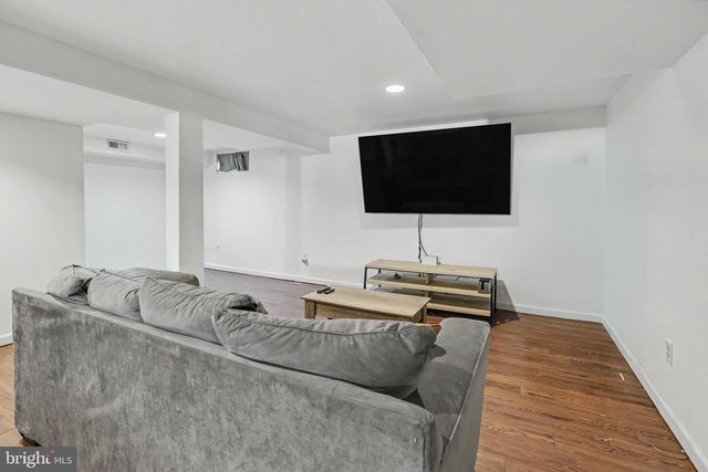 68 16TH AVE, Elmwood Park, NJ 07407