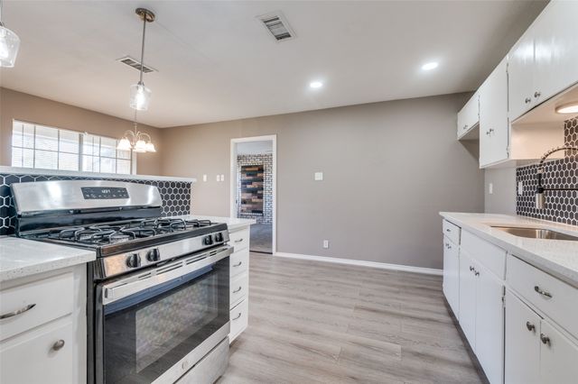614 SW 17th Street, Grand Prairie, TX 75051