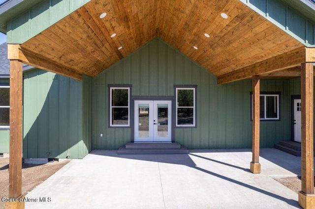 708 Tweedie RD, Blanchard, ID 83804