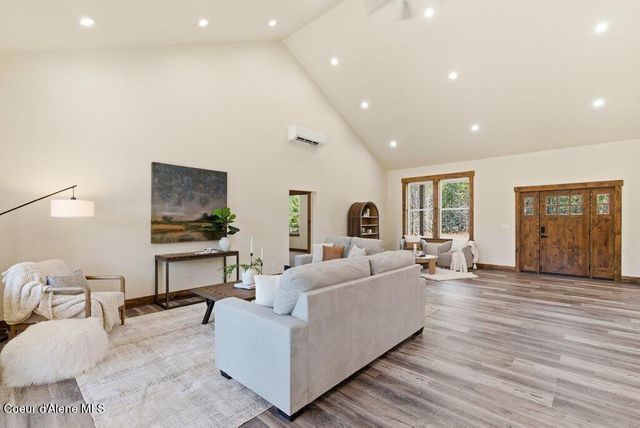 708 Tweedie RD, Blanchard, ID 83804