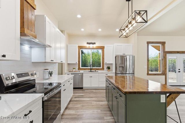 708 Tweedie RD, Blanchard, ID 83804