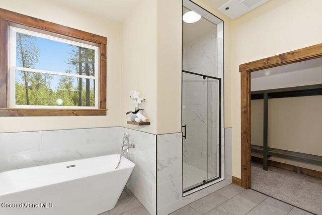 708 Tweedie RD, Blanchard, ID 83804