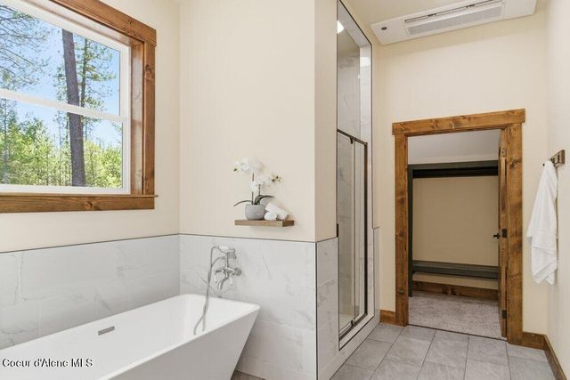 708 Tweedie RD, Blanchard, ID 83804