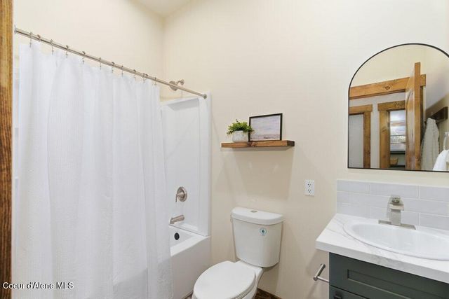 708 Tweedie RD, Blanchard, ID 83804