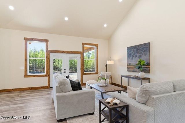 708 Tweedie RD, Blanchard, ID 83804