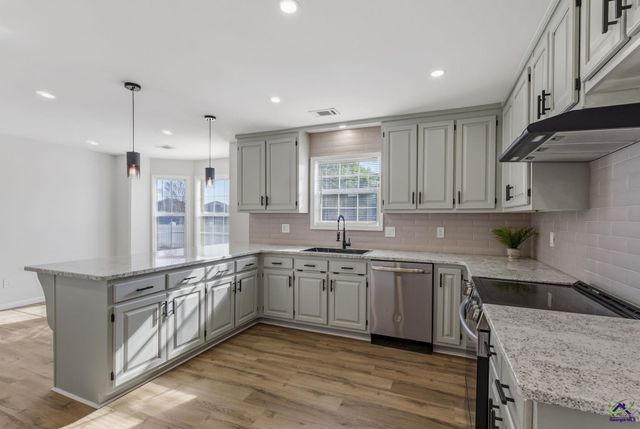 87 Park Ln, Warner Robins, GA 31093