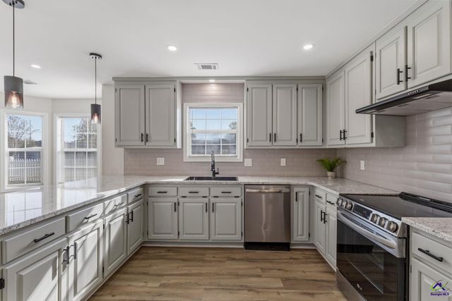 87 Park Ln, Warner Robins, GA 31093