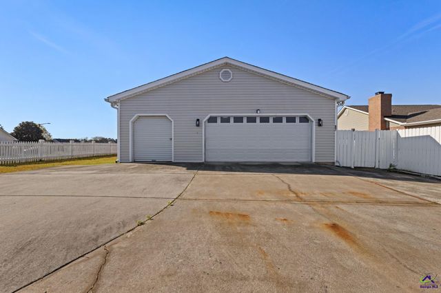 87 Park Ln, Warner Robins, GA 31093