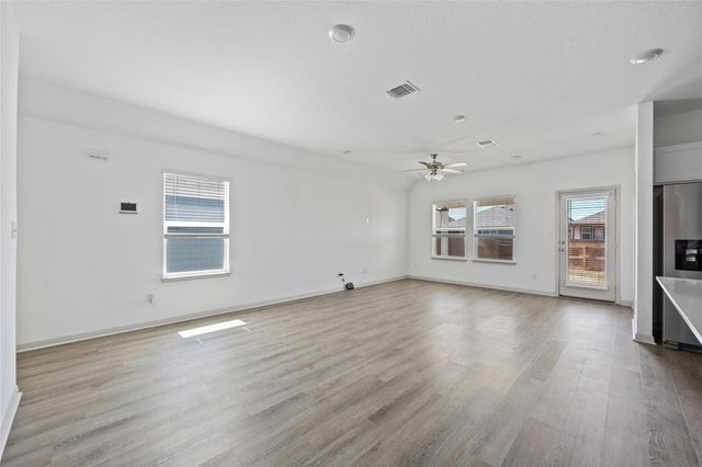 212 Sweetwater Creek LN, Hutto, TX 78634