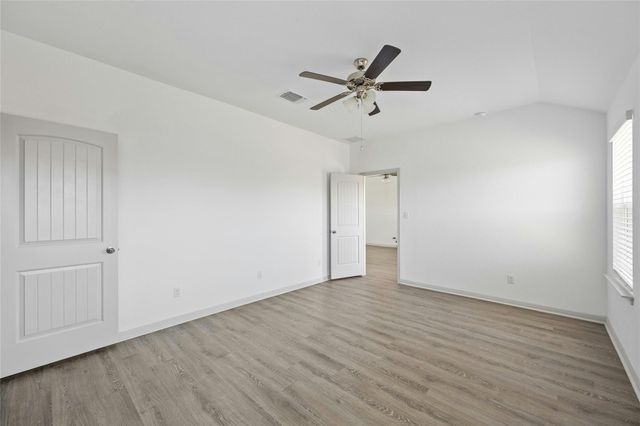 212 Sweetwater Creek LN, Hutto, TX 78634