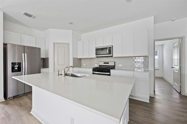 212 Sweetwater Creek LN, Hutto, TX 78634