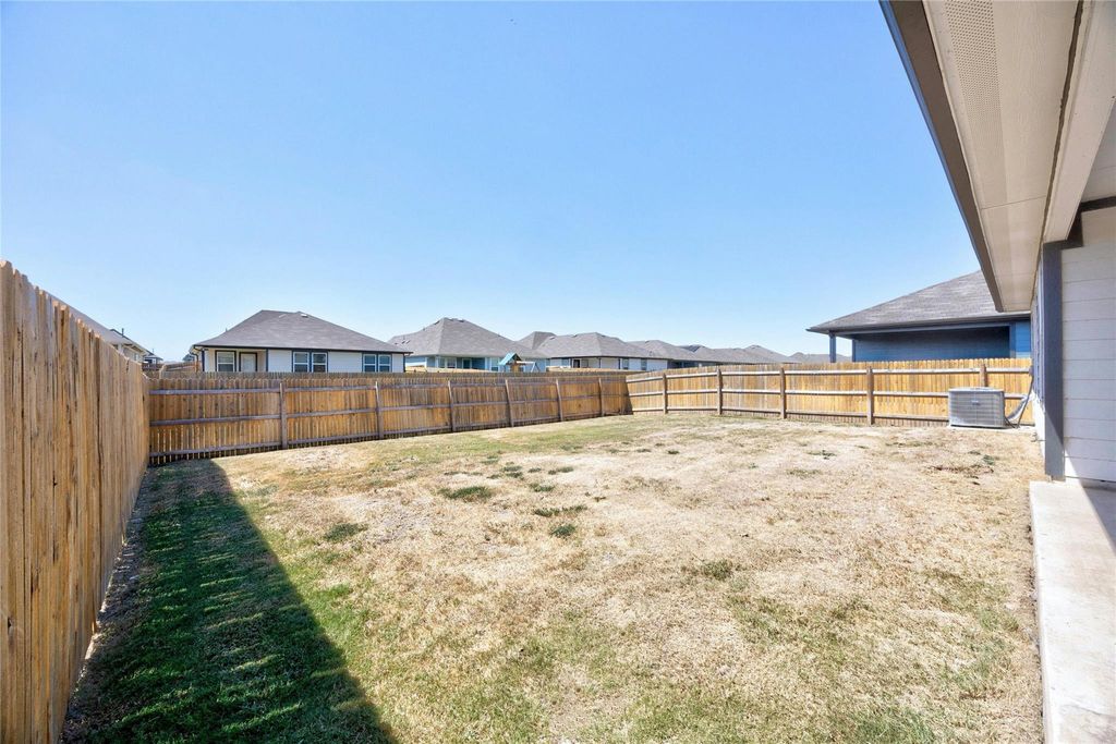 212 Sweetwater Creek LN, Hutto, TX 78634