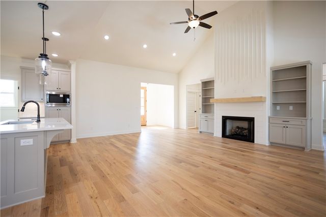 33 Skye Drive, Bella Vista, AR 72715