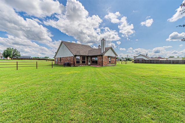 124 Williamsburg Lane, Springtown, TX 76082