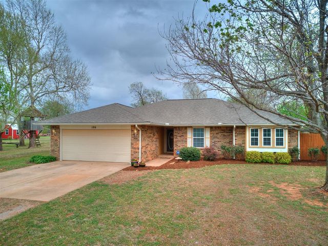 106 Oakwood Drive, Tuttle, OK 73089