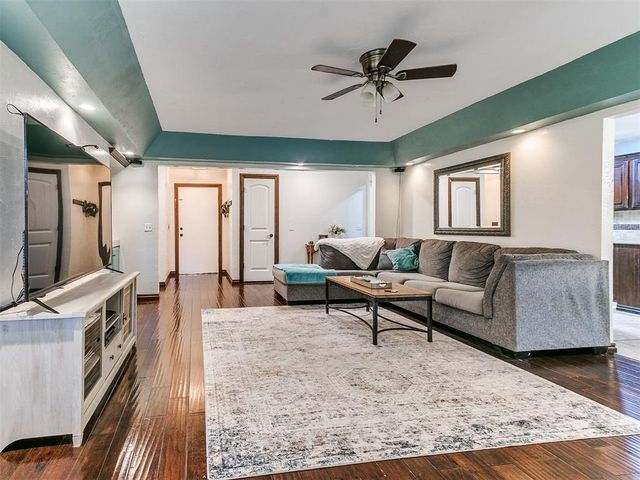 106 Oakwood Drive, Tuttle, OK 73089