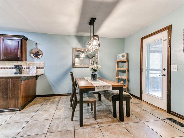 106 Oakwood Drive, Tuttle, OK 73089