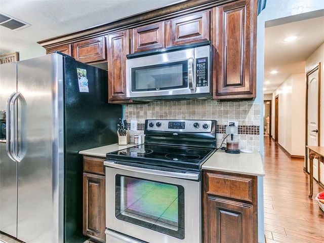 106 Oakwood Drive, Tuttle, OK 73089