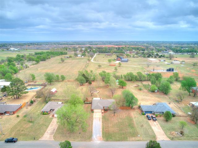 106 Oakwood Drive, Tuttle, OK 73089