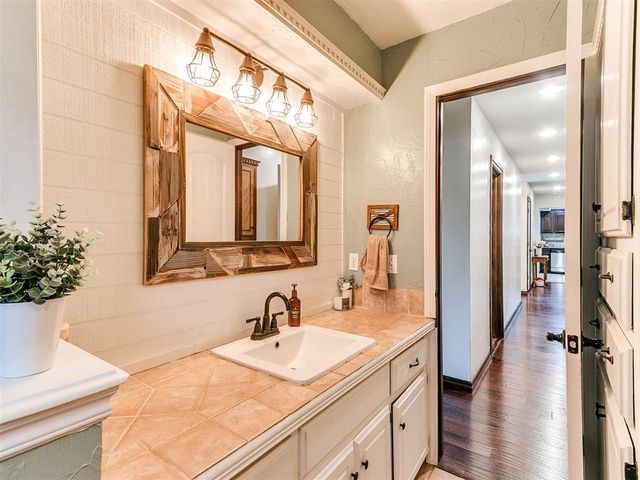 106 Oakwood Drive, Tuttle, OK 73089