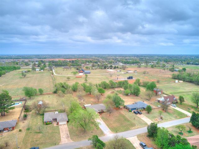 106 Oakwood Drive, Tuttle, OK 73089