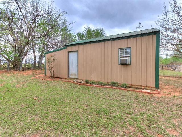 106 Oakwood Drive, Tuttle, OK 73089