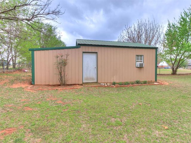 106 Oakwood Drive, Tuttle, OK 73089