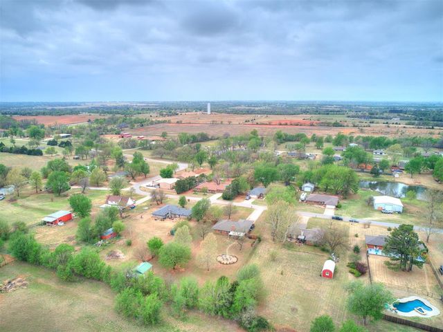 106 Oakwood Drive, Tuttle, OK 73089