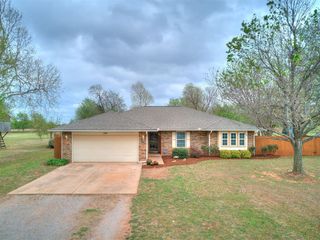 106 Oakwood Drive, Tuttle, OK 73089