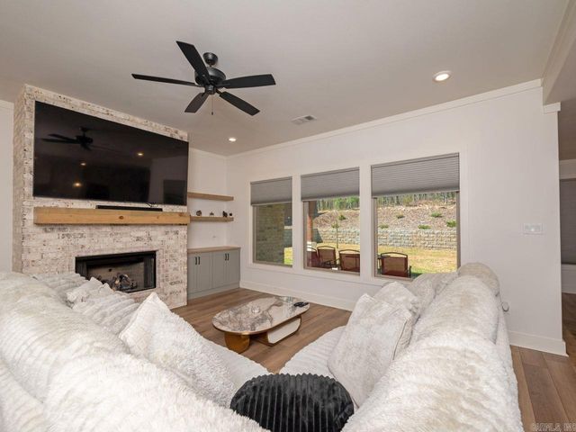 7921 S Shoreline Boulevard, Benton, AR 72019