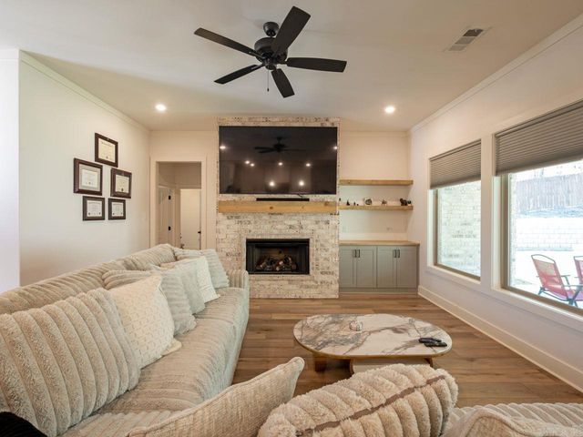 7921 S Shoreline Boulevard, Benton, AR 72019