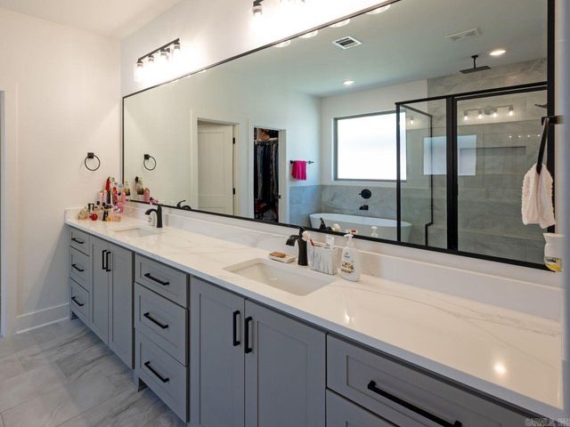 7921 S Shoreline Boulevard, Benton, AR 72019