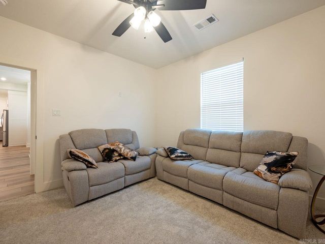 7921 S Shoreline Boulevard, Benton, AR 72019